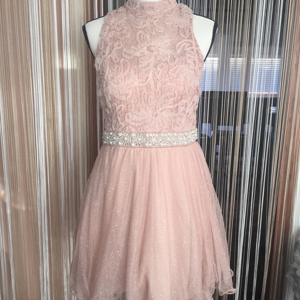 🌟HOST🌟PICK 🌟City Triangles 🌸 dress - Picture 2 of 7